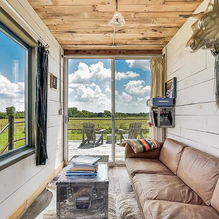 Flophouze Shipping Container Hotel Round Top Extérieur photo