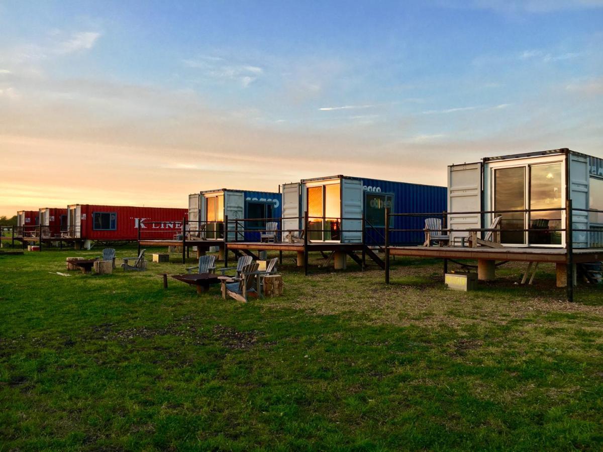 Flophouze Shipping Container Hotel Round Top Extérieur photo