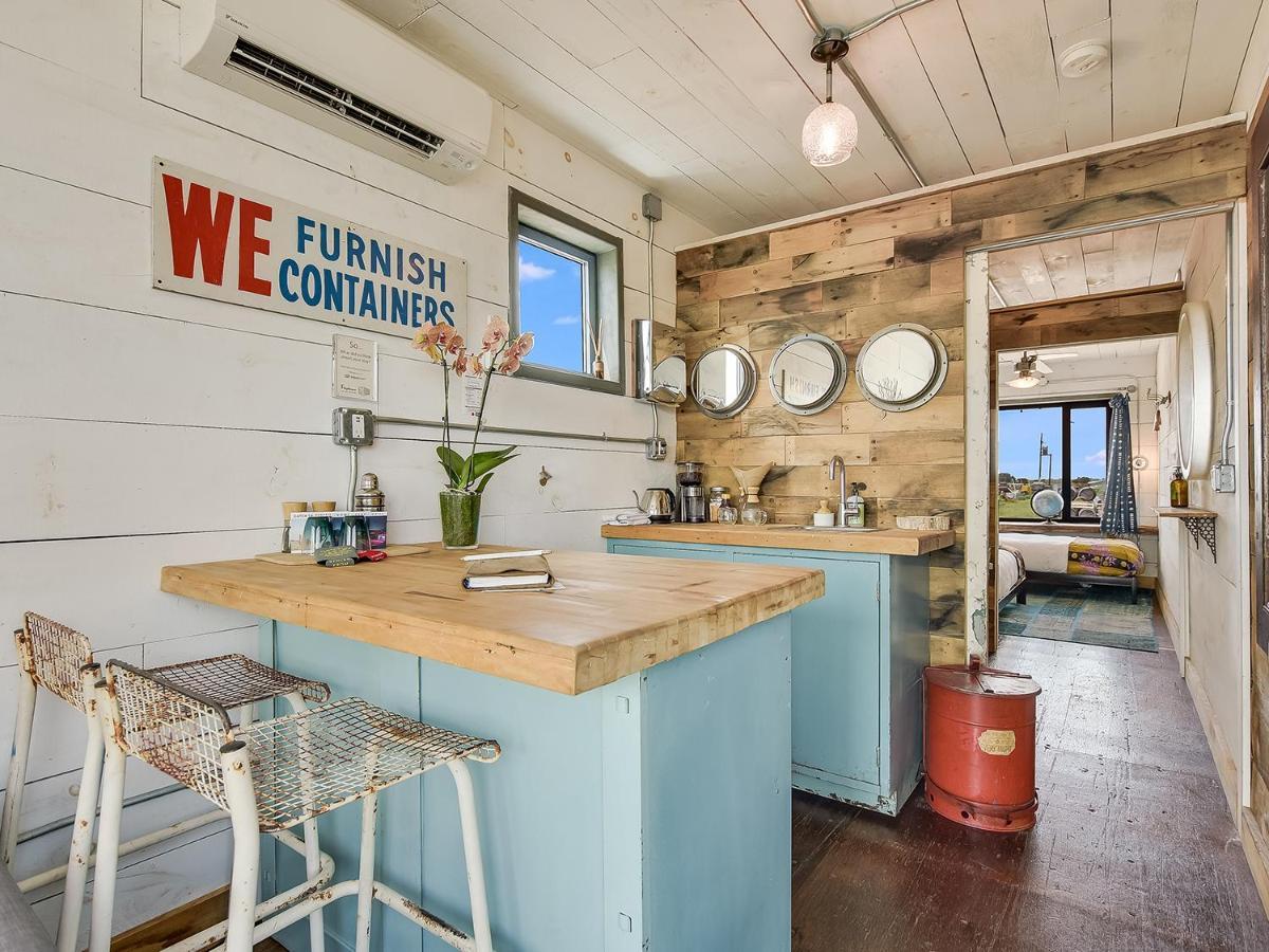 Flophouze Shipping Container Hotel Round Top Extérieur photo