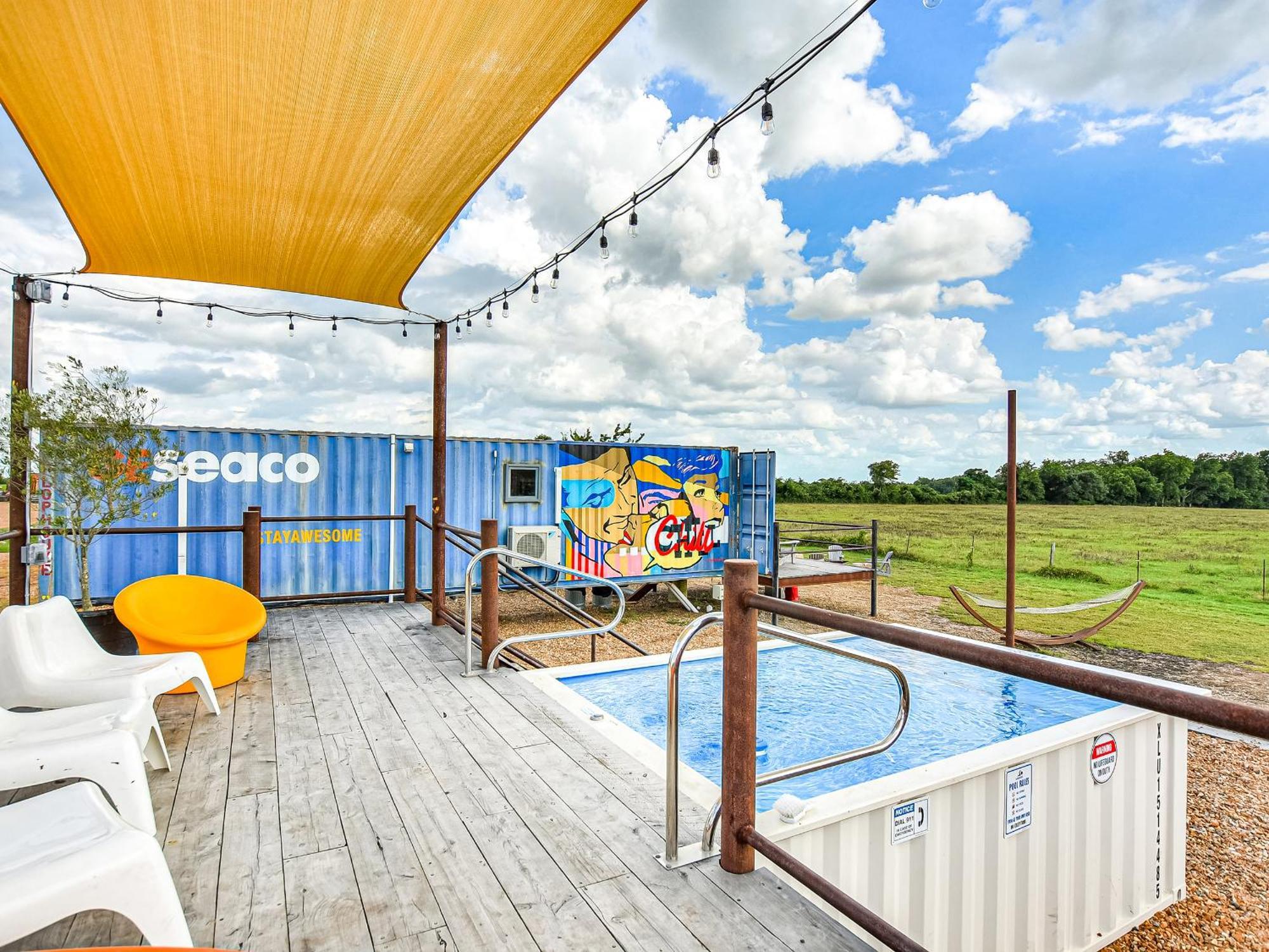 Flophouze Shipping Container Hotel Round Top Extérieur photo