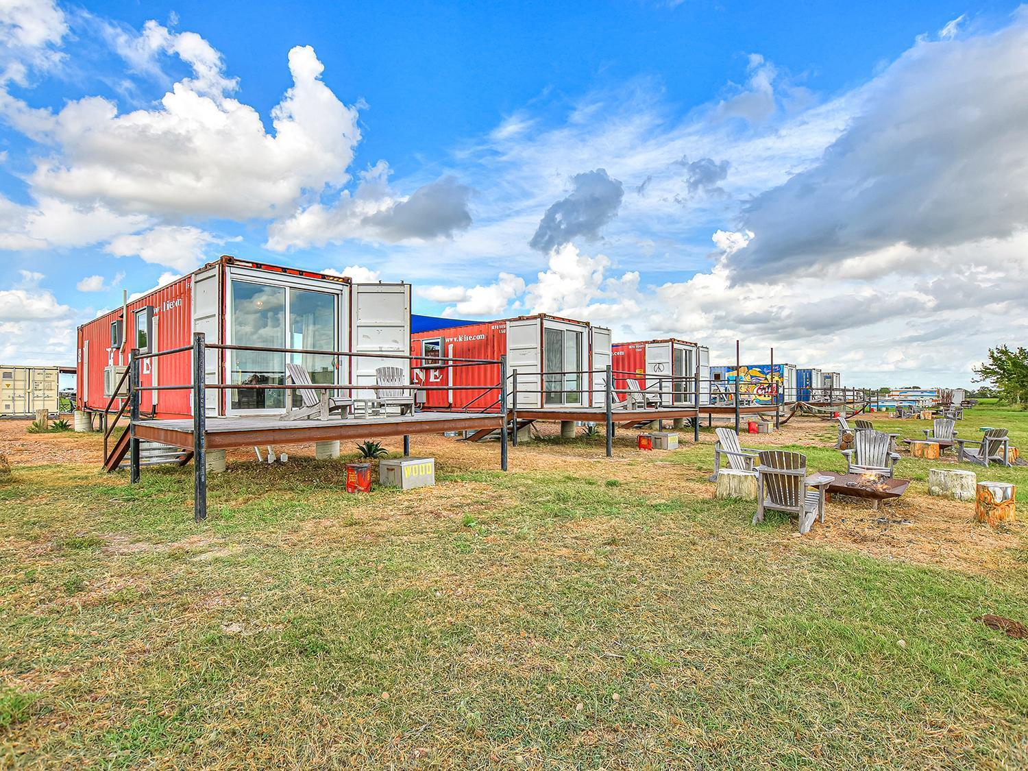Flophouze Shipping Container Hotel Round Top Extérieur photo