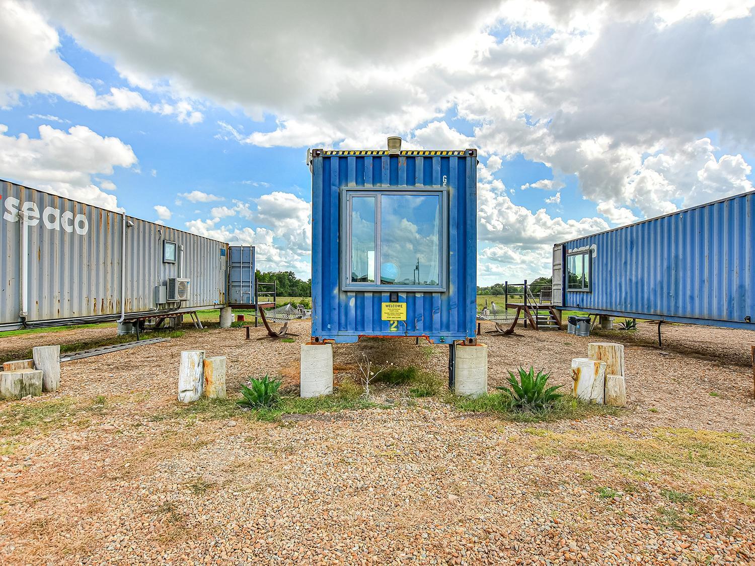 Flophouze Shipping Container Hotel Round Top Extérieur photo