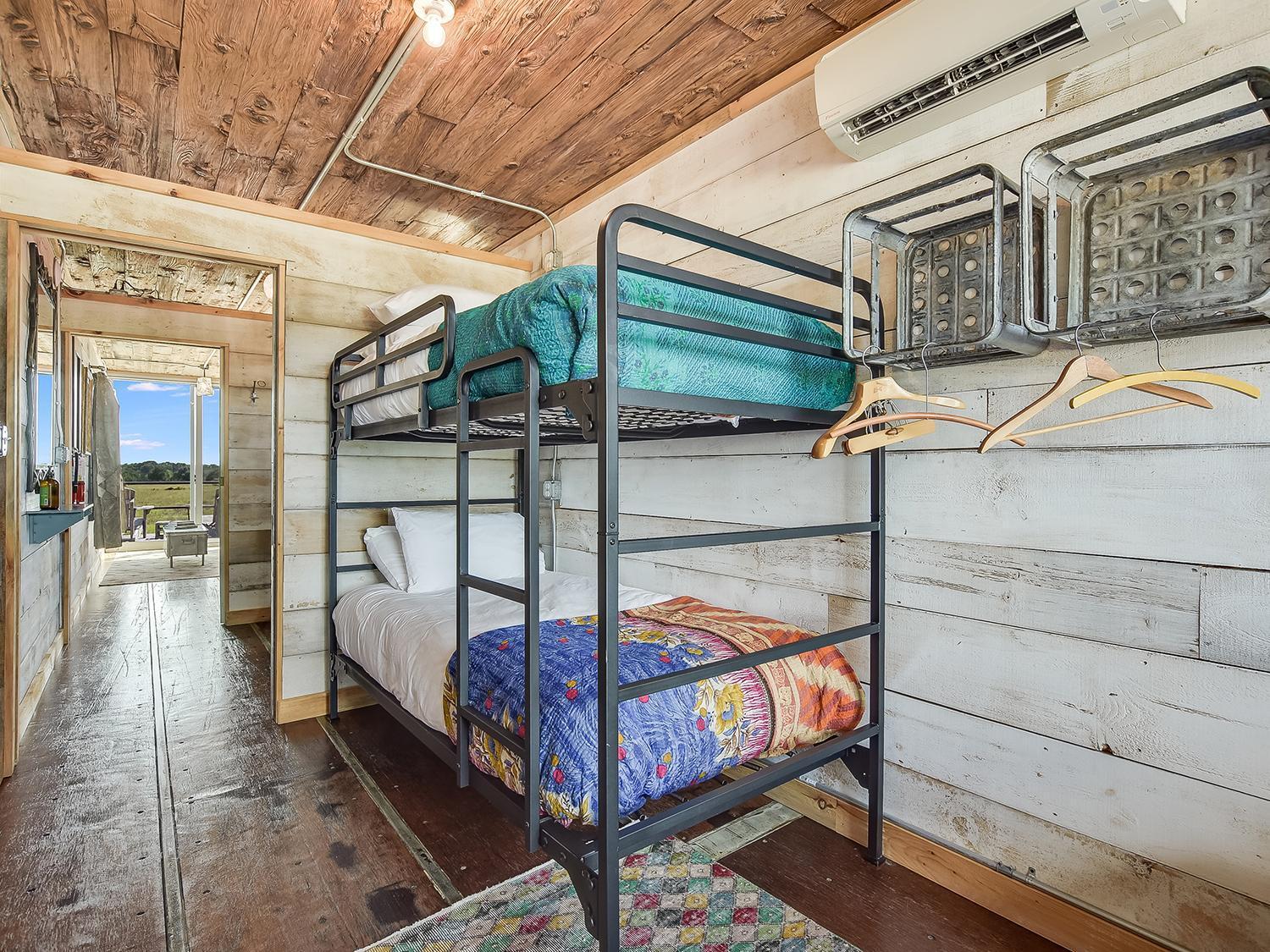 Flophouze Shipping Container Hotel Round Top Extérieur photo